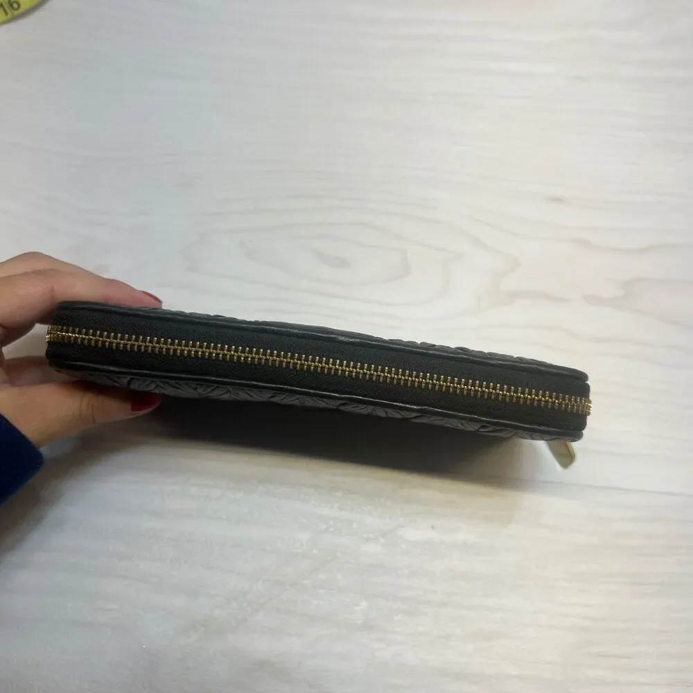 Very Rare Coach Wallet Zip Around Accordion Black‎ w/Leather Design Soft Leather